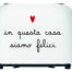 Tostapane bianco Simple Day con scritta In questa casa siamo felici e due pinze